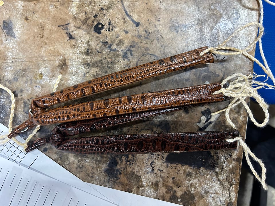 ワニ型押し牛革鼻緒  手作り